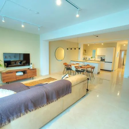 Apartment Luxury & Stylish 2bedroom Seafront, Balcony Gogzr-4