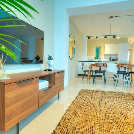 Luxury & Stylish 2bedroom Seafront, Balcony Gogzr-4 Apartment