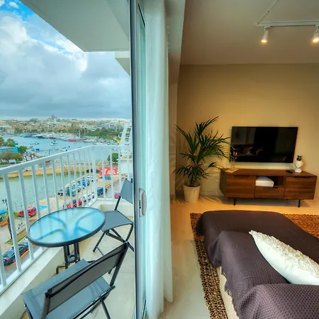 Luxury & Stylish 2bedroom Seafront, Balcony Gogzr-4 Apartment *