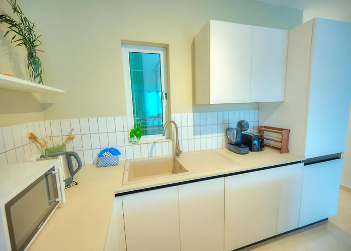 Luxury & Stylish 2bedroom Seafront, Balcony Gogzr-4 *