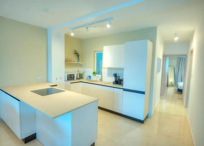 아파트 Luxury & Stylish 2bedroom Seafront, Balcony Gogzr-4 *