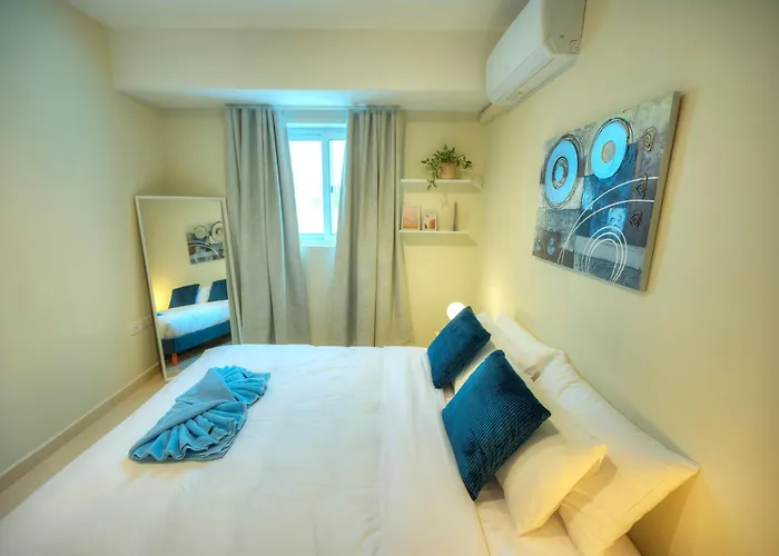 Luxury & Stylish 2bedroom Seafront, Balcony Gogzr-4 *