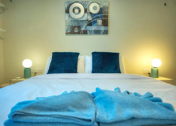 Luxury & Stylish 2bedroom Seafront, Balcony Gogzr-4 *