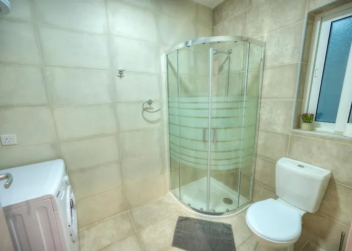 Luxury & Stylish 2bedroom Seafront, Balcony Gogzr-4 *