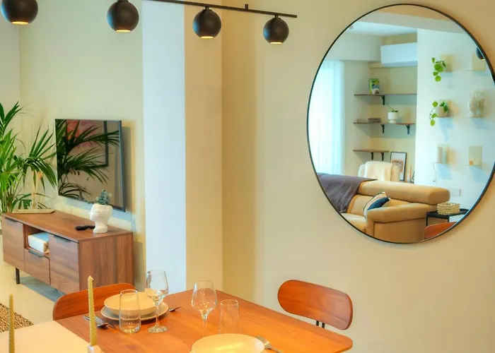 Luxury & Stylish 2bedroom Seafront, Balcony Gogzr-4 *